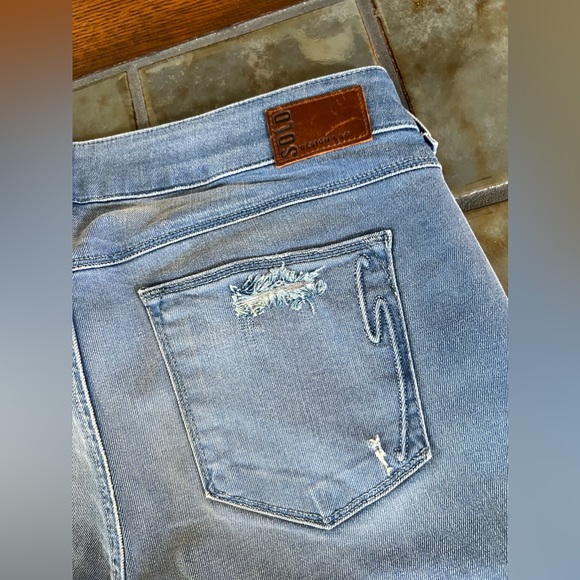 Design Lab Super Skinny Distressed Jeans size 31 - (NWT) - Picture 6 of 11